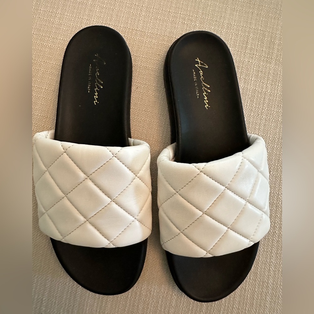 Avellini eu 41 made in Italy slide.  In perfect condition.